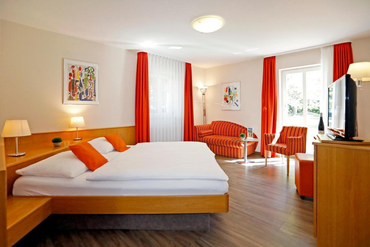 Landhotel Altes Wasserwerk Gbr Freinsheim Bagian luar foto
