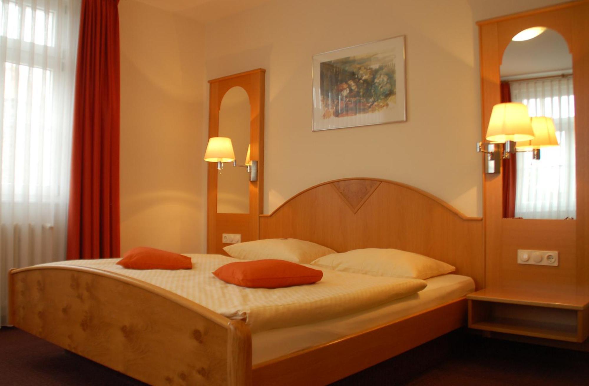 Landhotel Altes Wasserwerk Gbr Freinsheim Ruang foto