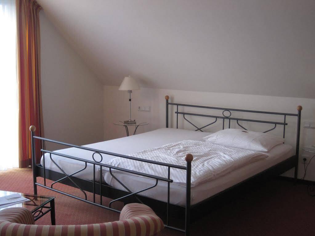 Landhotel Altes Wasserwerk Gbr Freinsheim Bagian luar foto